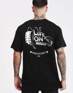 Camiseta Biker “Life On Wheels” – Tinta Negra x Rider District